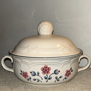 Vintage Hearthside Cumberland Brambleberry covered round casserole dish/tureen.